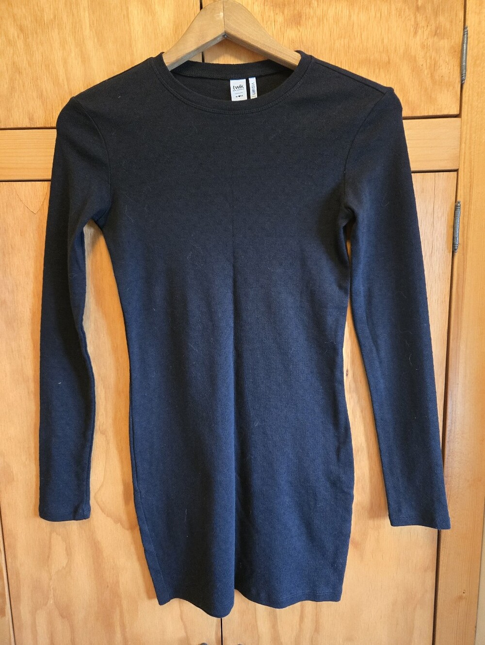 New Women’s Twik Black Long-Sleeve Crewneck Tshirt Dress In Size M.